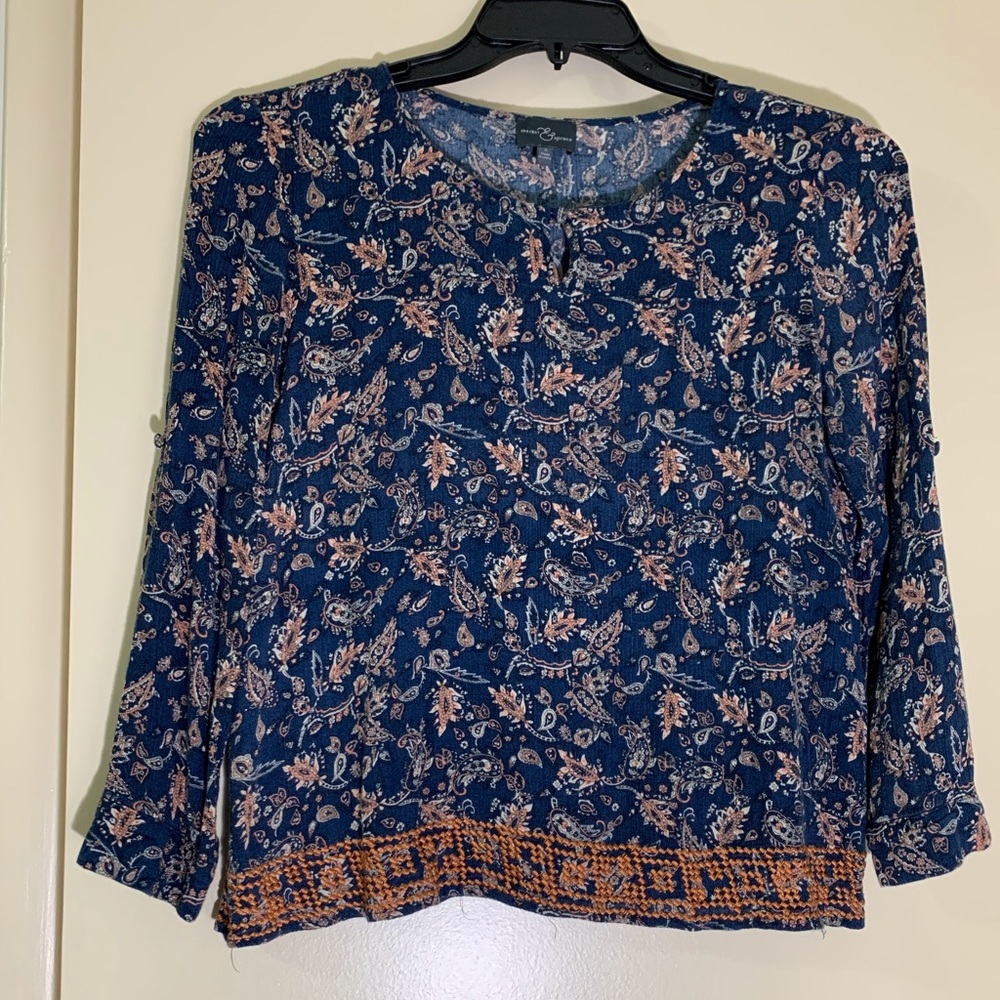 Market and spruce embroidered top